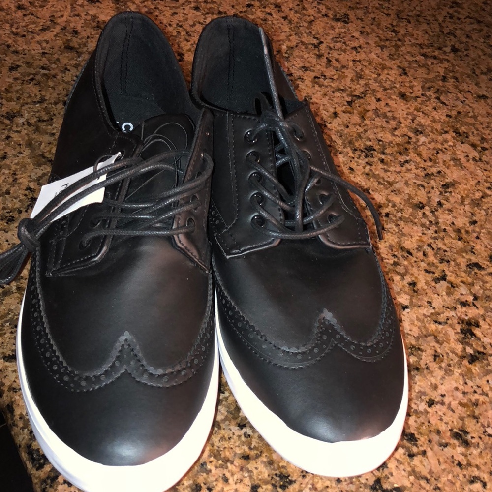 Carbon Elements men’s black lace up shoes 11